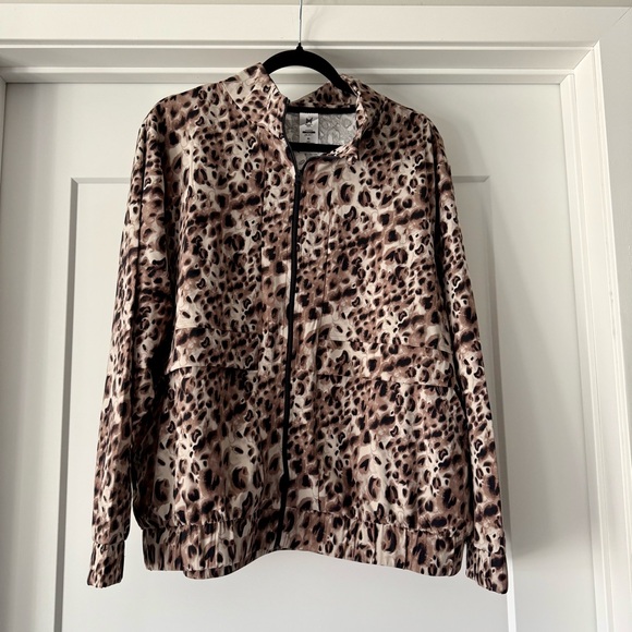 NWOT- Member’s Mark Leopard Print Women's Travel Jacket Size XL - Picture 2 of 10